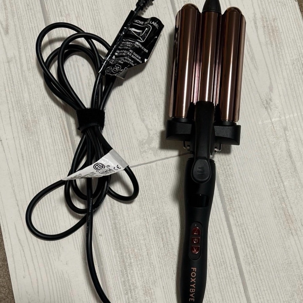 FoxyBae Hair Waver with Black and Gold Finish